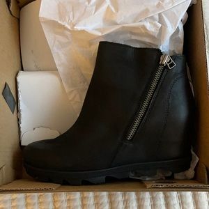 Sorel Joan of Arctic Wedge II zip bootie - new with tags